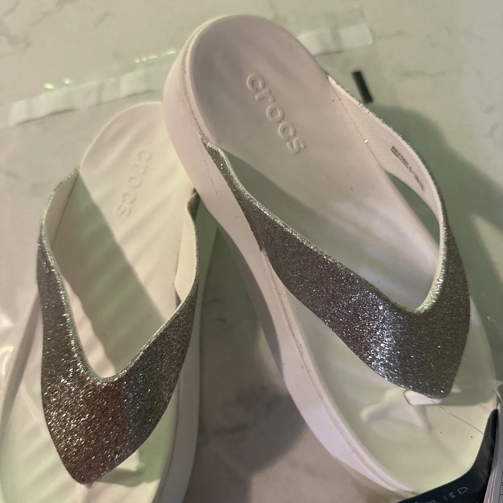 CROCS SILVER GETAWAY CHUNKY GLITTER PLATFORM FLIP FLOP SANDAL SIZE 5 NWT